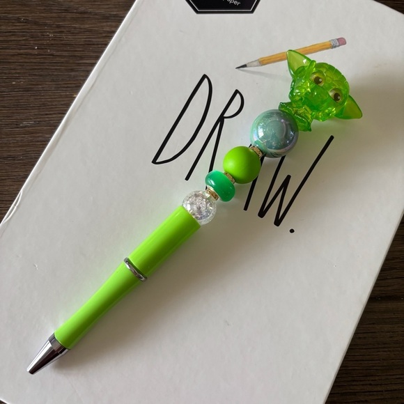 Disney Doorables: Star Wars: Yoda handmade beaded pen - Picture 2 of 3